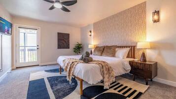 3 bedrooms, desk, iron/ironing board, travel crib