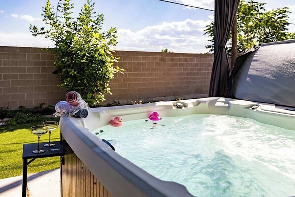 Outdoor spa tub - Hot Tub | Game Room | Mountain View (Westminster)