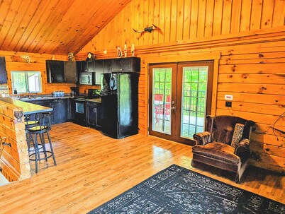 Beautiful Log Home + XL BUNKIE by Weslmkoon lake