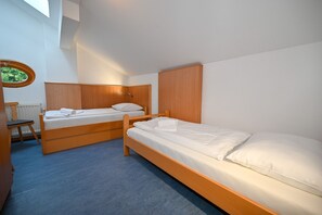 2 室のベッドルーム、WiFi (無料)、ベッドシーツ