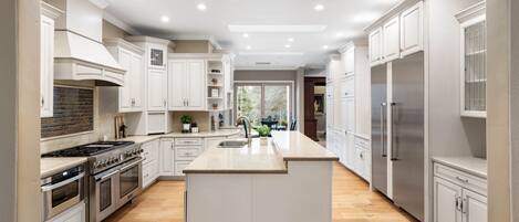 Micro-ondes, four, plaque de cuisson, lave-vaisselle