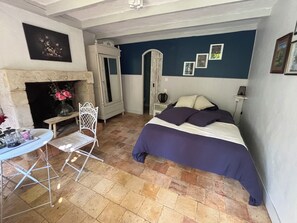 1 bedroom, free WiFi, bed sheets - Nature and authenticity in Touraine (Nazelles-Négron)