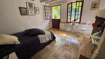 1 bedroom, WiFi (free), bed sheets