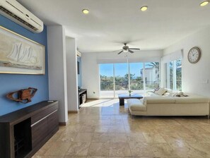 Smart TV - Casa Luisa, 3 bedrooms, 2½ baths, pool, beach! (Cabo San Lucas)