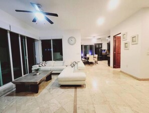 Smart TV - Casa Luisa, 3 bedrooms, 2½ baths, pool, beach! (Cabo San Lucas)