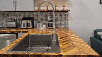 Micro-ondes, four, plaque de cuisson, lave-vaisselle