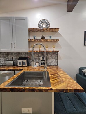 Micro-ondes, four, plaque de cuisson, lave-vaisselle