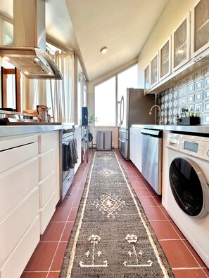 Microwave, oven, stovetop, dishwasher