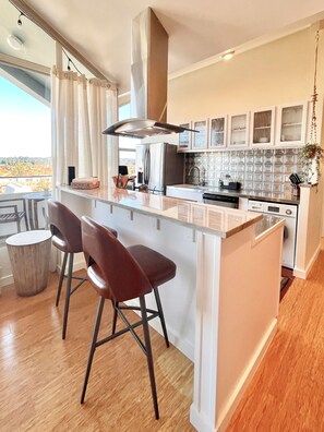 Mikroaaltouuni, uuni, liesi, astianpesukone