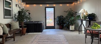 Cozy studio with AC and indoor patio with hot tub in charming Solvang