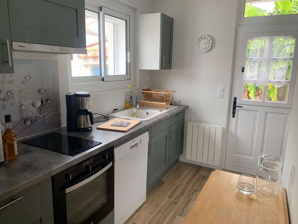 Fridge, microwave, dishwasher, toaster