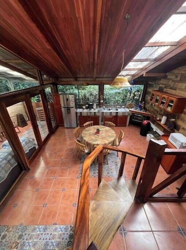 Enchanting 4-bedroom house in Puntarenas