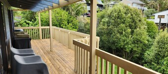 Relax by the reserve 2 minutes walk to beach and cafe at beautiful Onemana beach