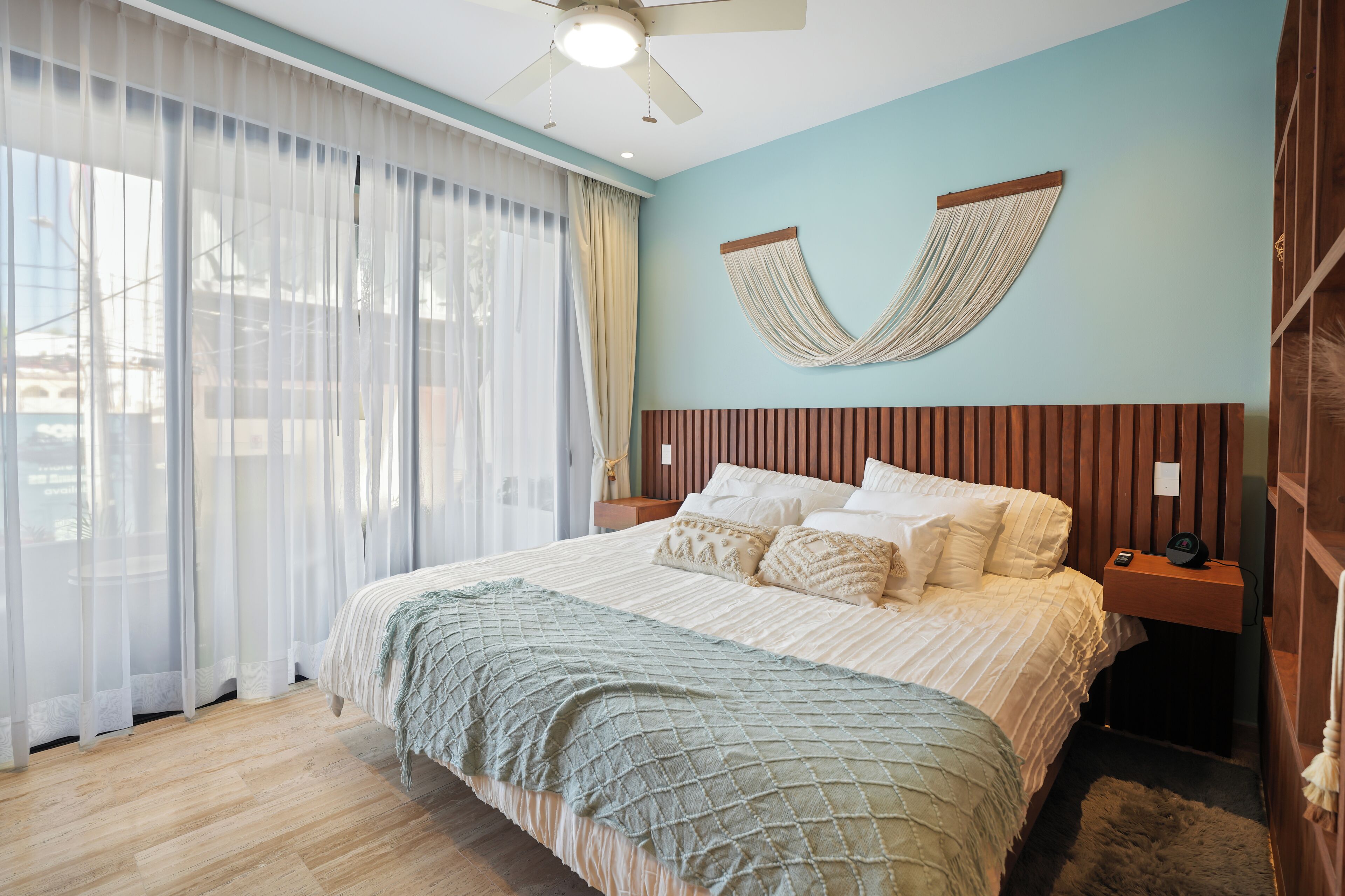 1 Schlafzimmer, Zimmersafe, Schreibtisch, Bügeleisen/Bügelbrett