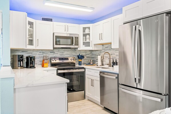 Fridge, microwave, oven, stovetop - 2BR Beach Condo + 4‑Seat Cart, Pet‑Friendly (Indian Rocks Beach)