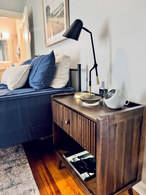 2 bedrooms, desk, iron/ironing board, travel cot
