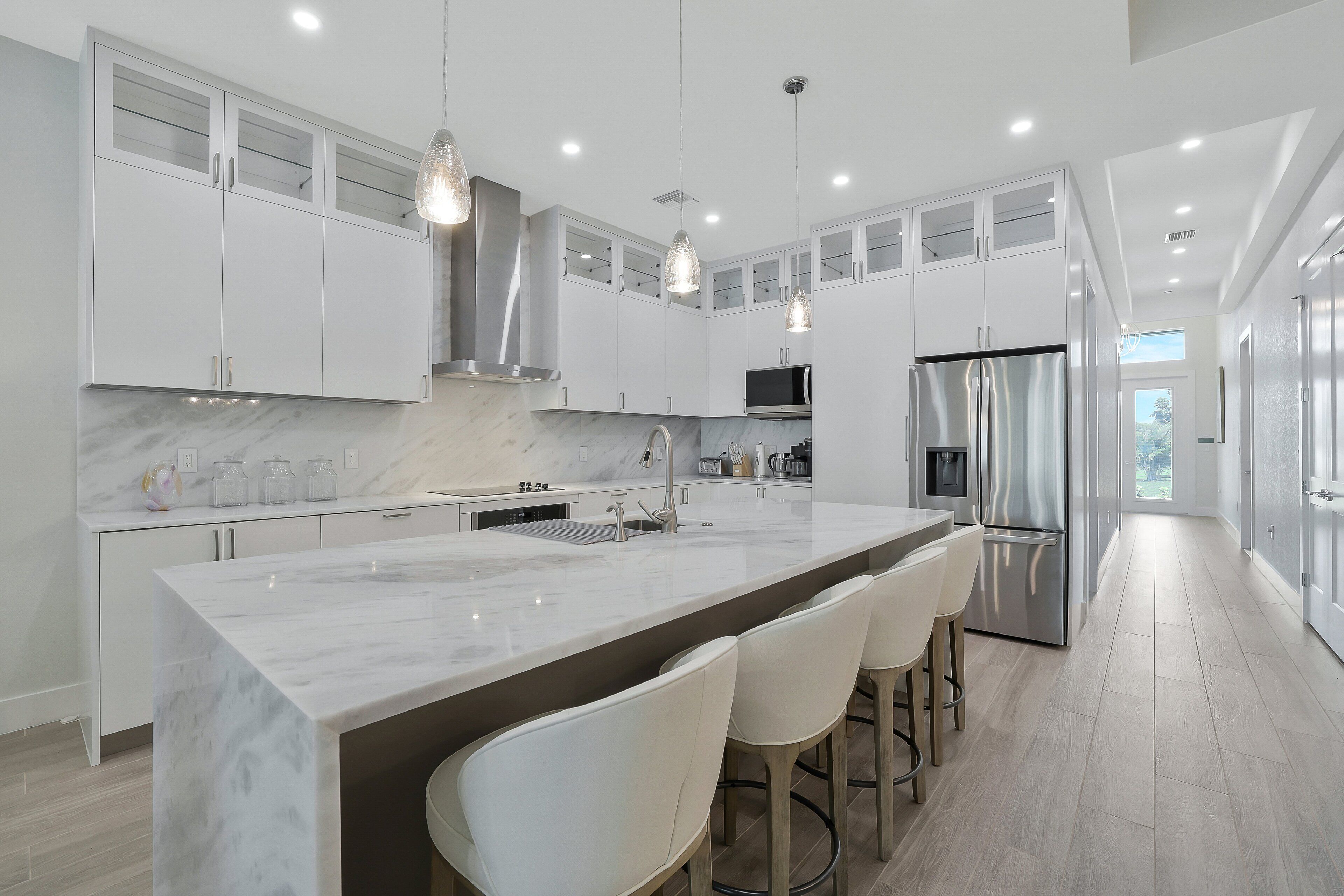 Kylskåp, mikrovågsugn, ugn och spishäll