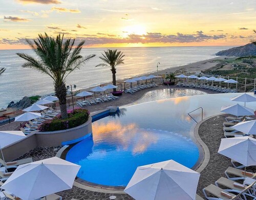 Imagine waking up to Pacific Ocean views, golden sunsets, and oceanfront suites!