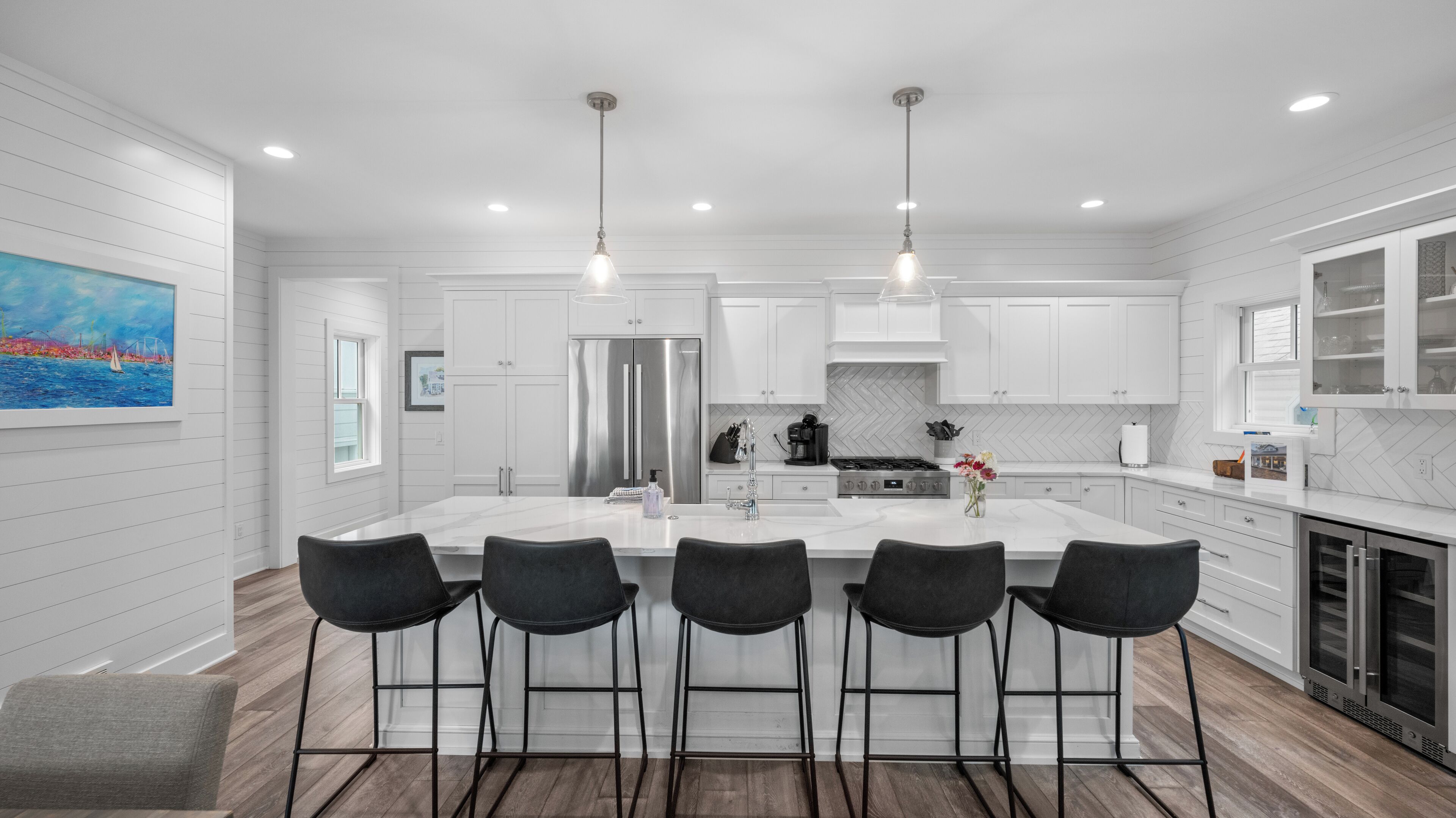 Jääkaappi, mikroaaltouuni, uuni, liesi