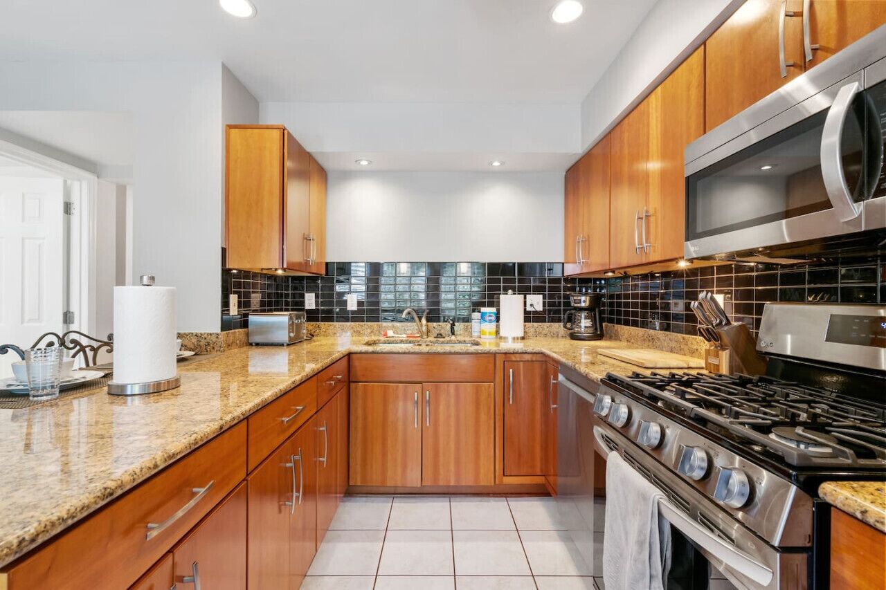 Refrigerador, microondas, horno y parrilla de estufa 