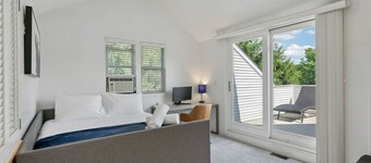 Stunning 4-story Home | Sauna | Parking | Walkable