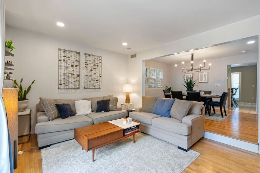 Stunning 4-story Home | Sauna | Parking | Walkable - Pittsburgh, PA