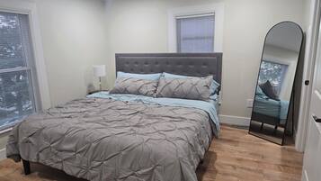 3 habitaciones, tabla de planchar con plancha, wifi y ropa de cama