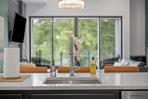 Interior - Stunning Penthouse Double King Suite |Rooftop Deck (Pittsburgh)