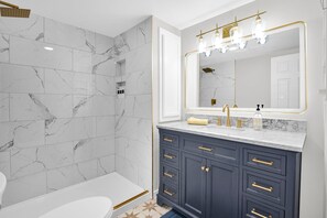 Dusche, Haartrockner, Handtücher, Seife