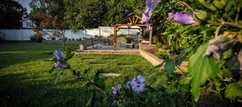 Luxury Family Home with Private Yard in Salem- parking included