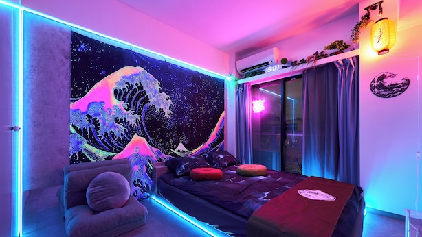 A bedroom with a bed, a chair, a wall tapestry, and a window with curtains. - 4min to Shinjuku, Close from Shibuya 1 ~ 2guests Tokyo CyberPunk Room (新宿区余丁町)