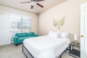 Design Apartment | Individually decorated, free WiFi, bed sheets - The Temple Spot (Temple)