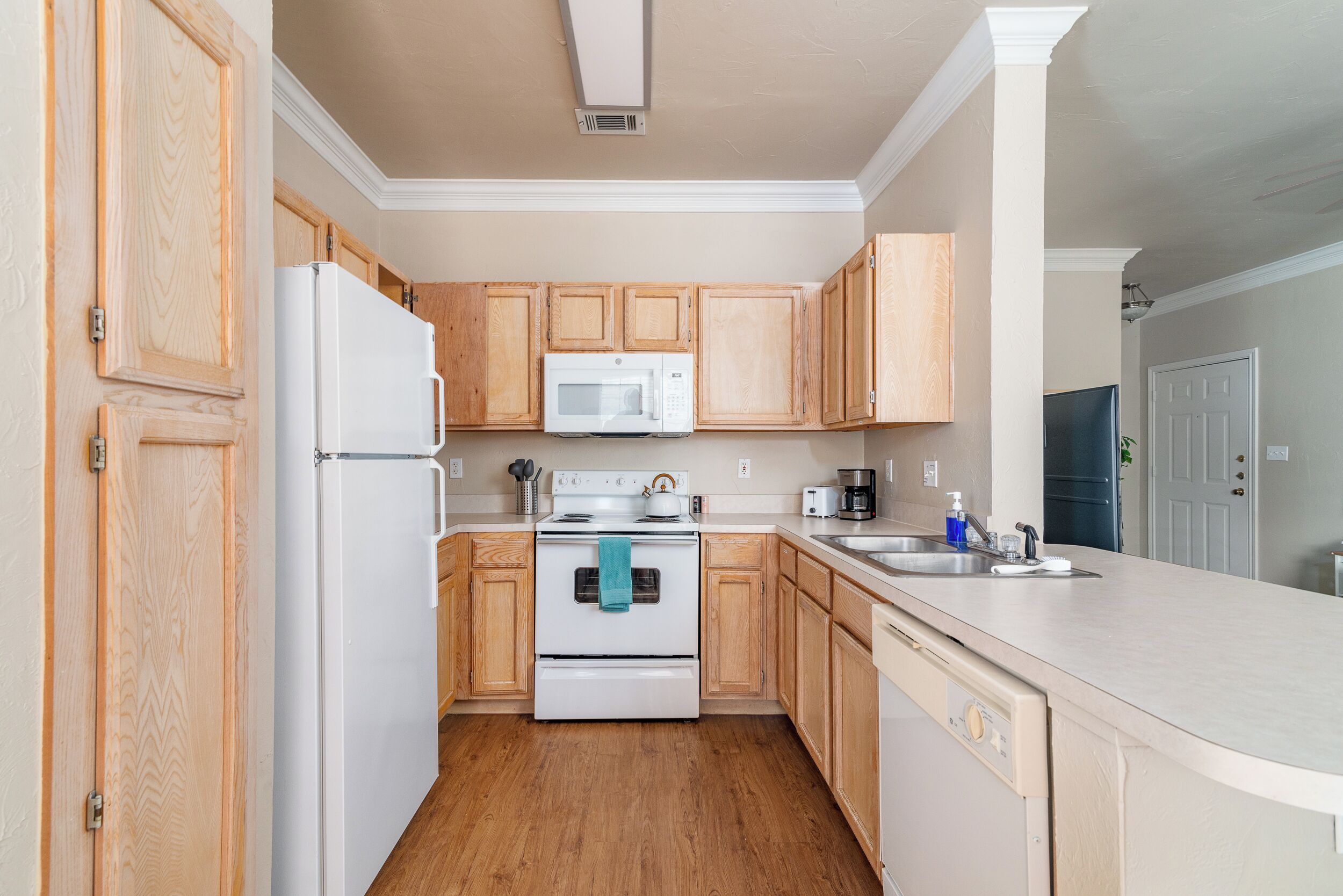 Design Apartment | Private kitchen | Full-size fridge, freezer, dining tables, kitchen islands