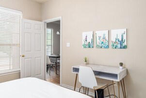 Deluxe Apartment, 1 Queen Bed, Non Smoking | Individually decorated, free WiFi, bed sheets