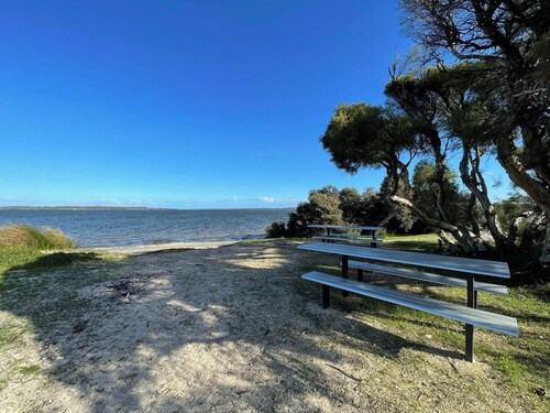 Wannanup Retreat Short Stay Accommodation. Pet-Friendly!