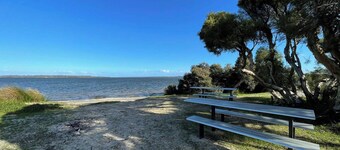 Wannanup Retreat Short Stay Accommodation. Pet-Friendly!