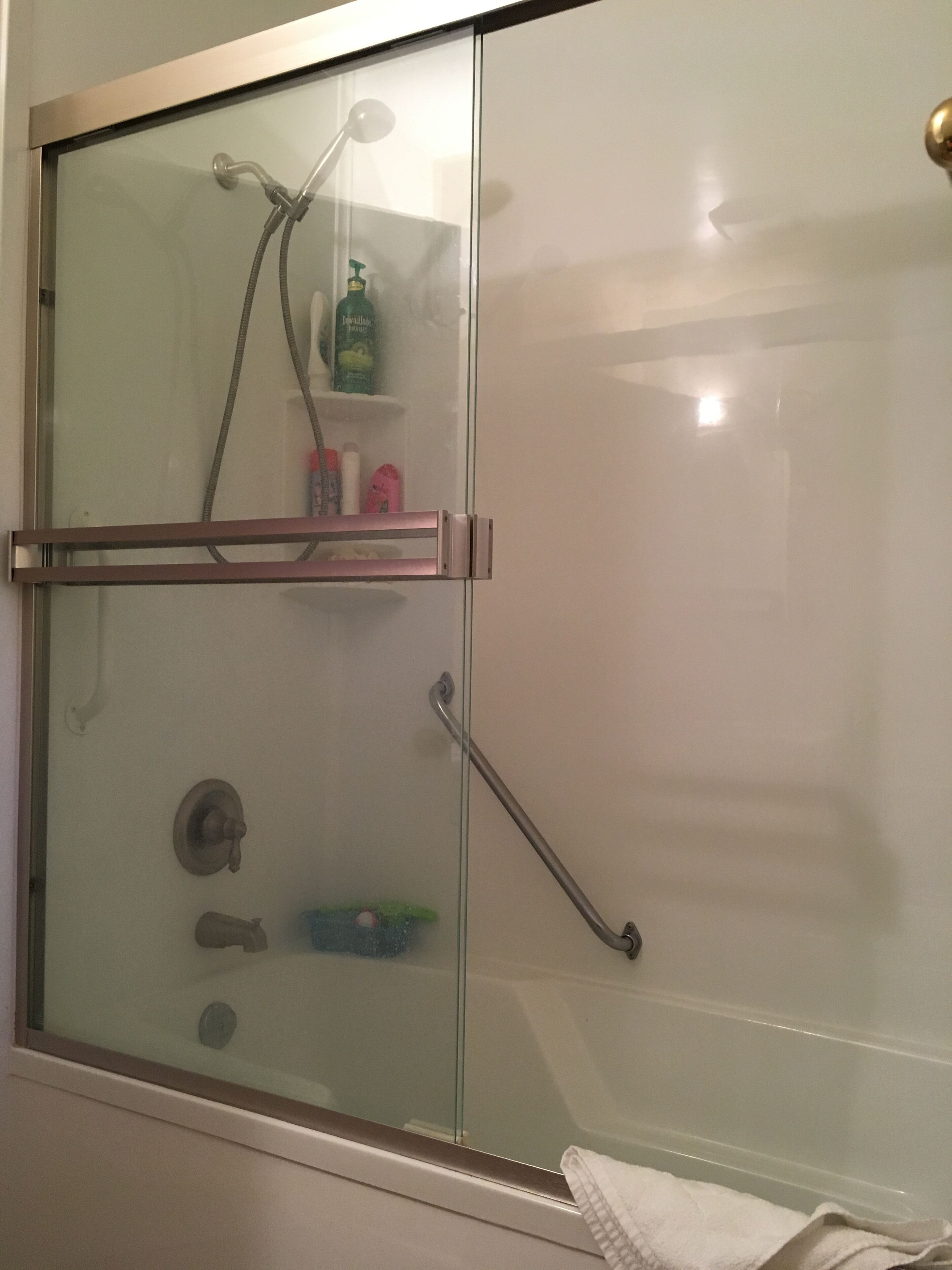 Secador de pelo, toallas, jabón y papel higiénico