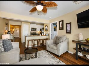 Smart TV, books - Pre-Christmas Sale! w/great view! (Gulf Shores)