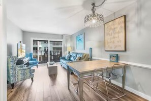 Smart TV, DVD player, books - Pre-Christmas Sale! Beachside! (Gulf Shores)