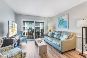 Smart TV, DVD player, books - Pre-Christmas Sale! Beachside! (Gulf Shores)