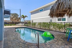 A heated pool - The Seahorse - A Luxury Pool Home- New Listing-Special Pricing (Fort Myers Beach)