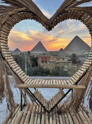 Property grounds - Artistic Home 5Min Walk Pyramids with Rooftop View (Giza Governorate)