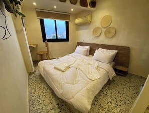 1 bedroom, internet, bed sheets - Artistic Home 5Min Walk Pyramids with Rooftop View (Giza Governorate)