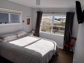 3 bedrooms, iron/ironing board, Internet, bed sheets