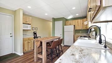 Micro-ondes, four, plaque de cuisson, lave-vaisselle