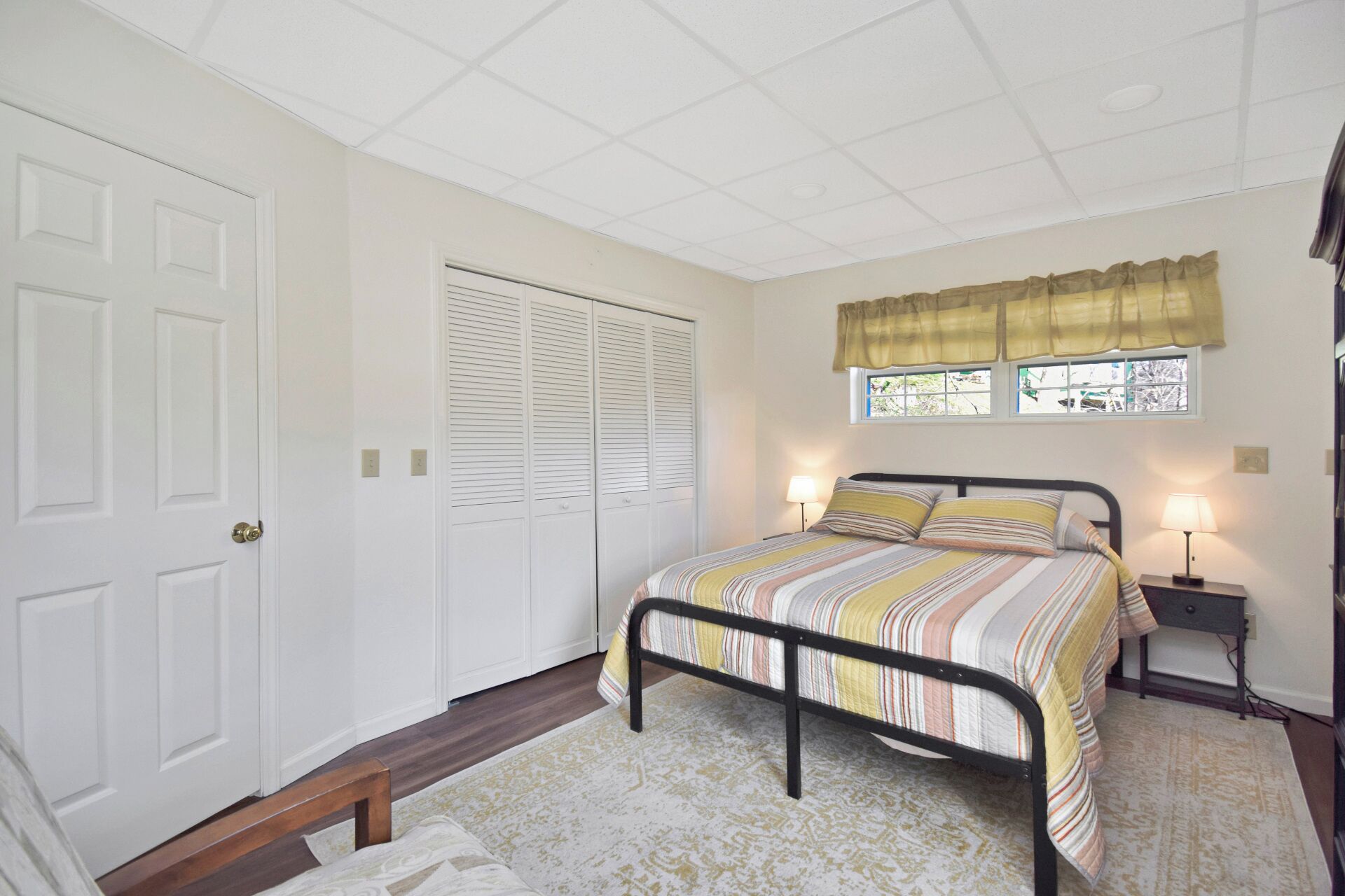 2 chambres, fer et planche à repasser, Wi-Fi, draps fournis