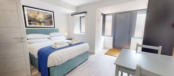 Bicester Court Lodge The Launton Room