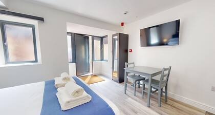 Bicester Court Lodge The Launton Room