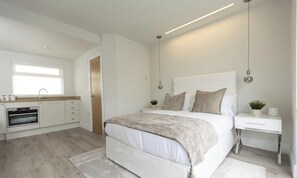 1 slaapkamer, een strijkplank/strijkijzer, wifi, beddengoed