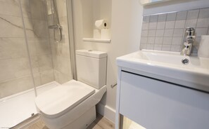 Shower - Bell House Oxford - The Quill (Oxford)